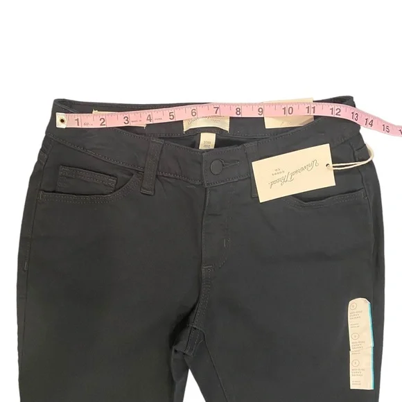 Universal Thread NWT Mid-Rise Curvy Skinny No Fade Black Jeans 2 | 26 Waist - Picture 7 of 12